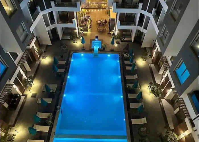 Imperial Pool View Apartmanhotel Gurdaka