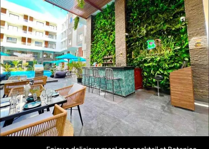 Imperial Pool View 3*